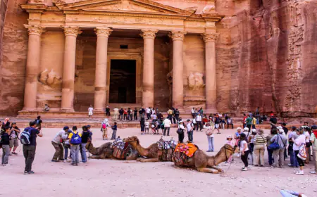 البترا تستقبل أكثر من 4800 زائر خلال يومين وسط نشاط سياحي لافت