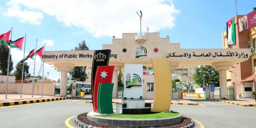 أبو السمن: أكثر من 300 حالة اعتداء تُسجل سنوياً على عناصر البنية التحتية للطرق