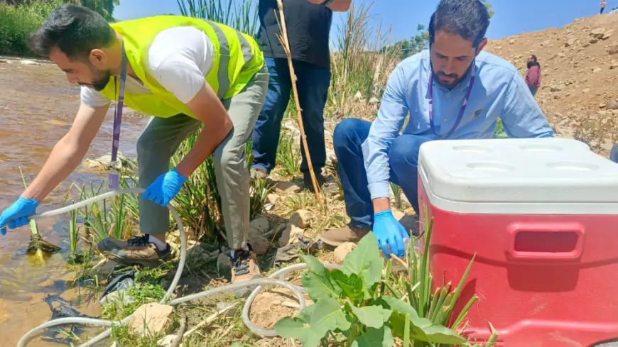 وزير البيئة يوجه بمتابعة مجرى سيل الزرقاء وأخذ عينات لغايات فحصها للتأكد من سلامته