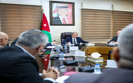 رئيس الوزراء يؤكد ضرورة توفير البيئة المناسبة لطلبة التوجيهي