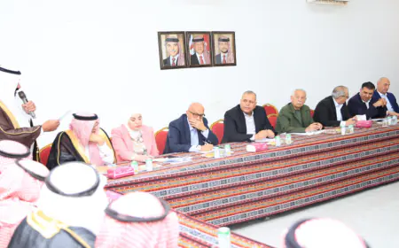 رئيس الديوان الملكي يلتقي شيوخ ووجهاء الجفر للوقوف على مطالب واحتياجات القضاء