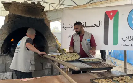 الحملة الأردنية والهيئة الخيرية توزّعان كعك العيد جنوب خان يونس