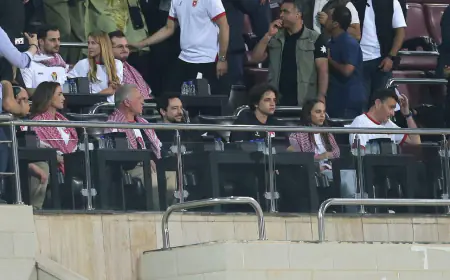 الملك والملكة يصلان إلى الملعب لمؤازرة النشامى