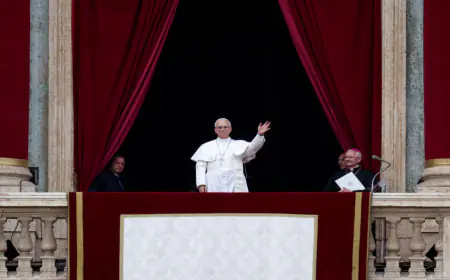 بابا الفاتيكان يدعو إيران وإسرائيل إلى التحلي بالمسؤولية والعقلانية