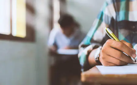 طلبة الثانوية العامة يستهلّون اختباراتهم بالتربية الإسلامية