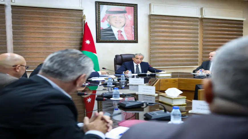رئيس الوزراء يؤكد ضرورة توفير البيئة المناسبة لطلبة التوجيهي