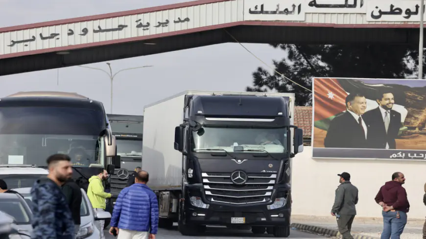 1700 شاحنة غادرت أمس الاثنين من الأردن إلى سوريا