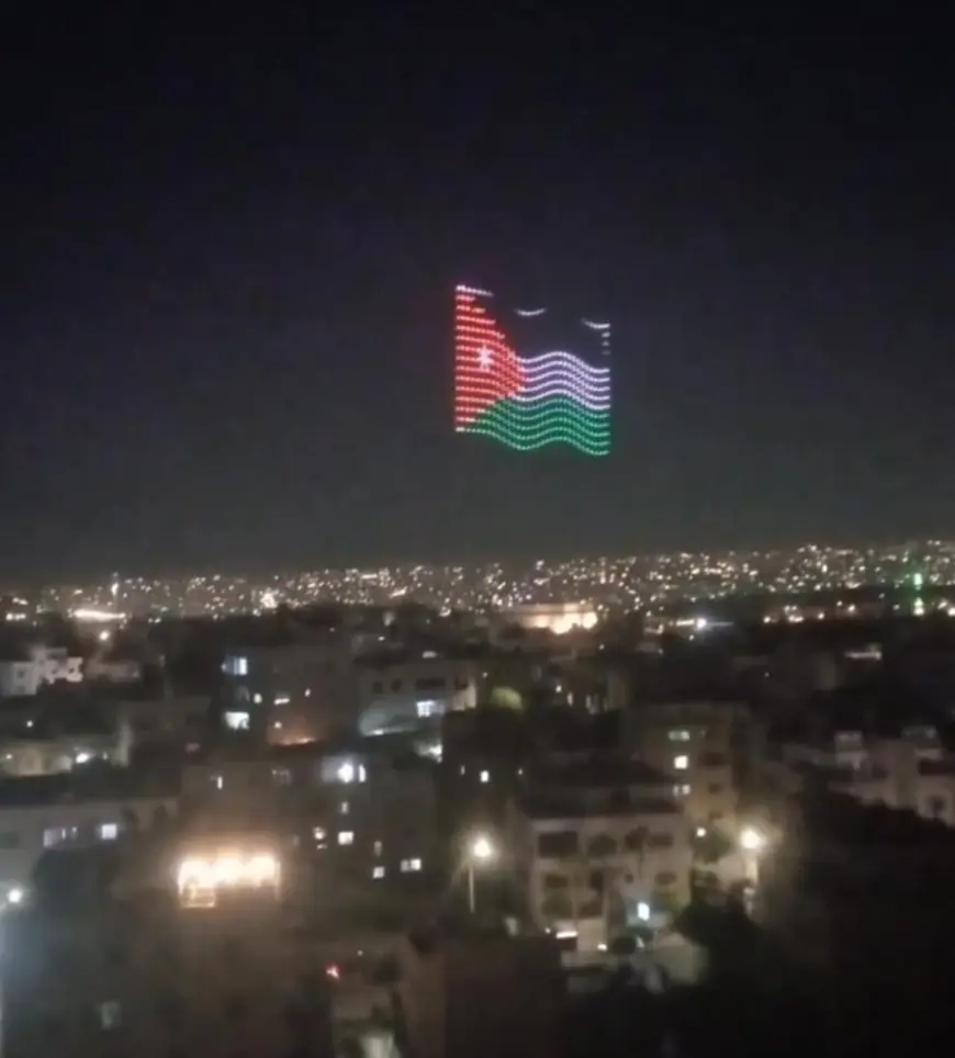 عروض للدرون احتفاء بفوز المنتخب على نظيره العُماني