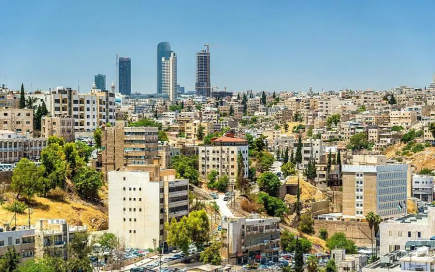 أجواء حارة نسبيا في معظم المناطق الجمعة