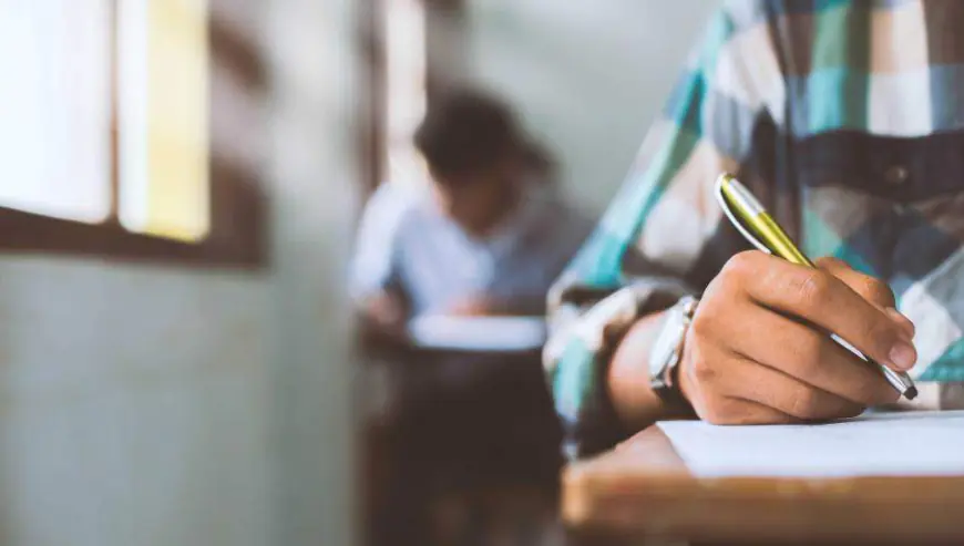 طلبة الثانوية العامة يستهلّون اختباراتهم بالتربية الإسلامية