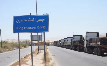 الهيئة الخيرية: قافلة من 40 شاحنة محملة بالمواد الغذائية الأساسية عبرت إلى قطاع غزة