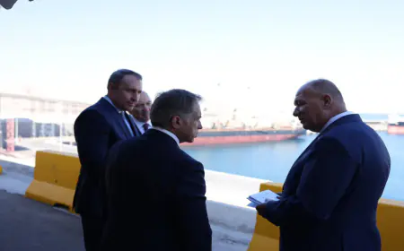 رئيس الوزراء يضع حجر الأساس لمشروع إنشاء خزانين للغاز البترولي المسال في العقبة