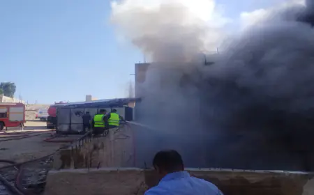 الدفاع المدني يخمد حريقا  بمصنع أحذية في عمان