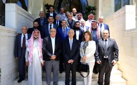 رئيس الديوان الملكي يلتقي وفدًا من أبناء محافظة الزرقاء