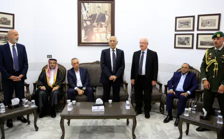 مندوبا عن الملك وولي العهد.. العيسوي يعزي آل سليمان