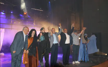 (النهر لن يفصلني عنكِ).. الرواشدة يُبحر في روايته على خشبة المسرح ورسالة الحب تُتجدّد الليلة (صور)