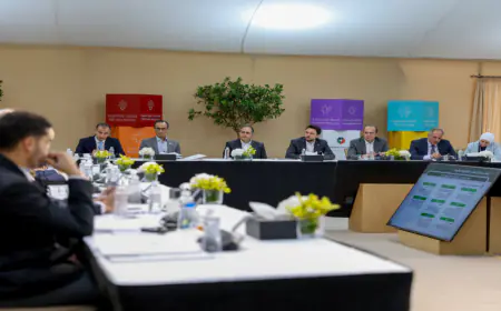 ولي العهد يحضر جانبا من جلسة حوارية حول قطاع الاتصالات