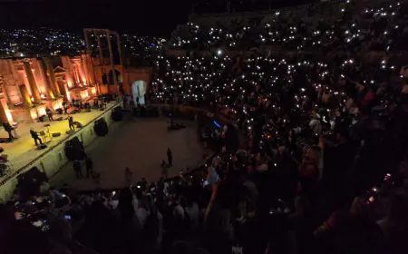 مهرجان جرش.. المدرج الجنوبي يتحول إلى سماءٍ من نجوم