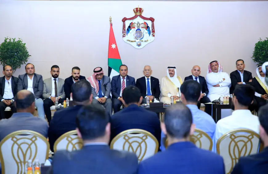 العيسوي يلتقي وفدا من عشائر الدعجة في الديوان الملكي