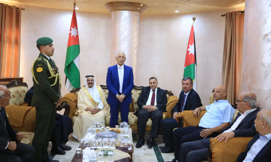 مندوبا عن الملك وولي العهد.. العيسوي عشائر آل عباسي