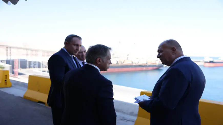 رئيس الوزراء يضع حجر الأساس لمشروع إنشاء خزانين للغاز البترولي المسال في العقبة
