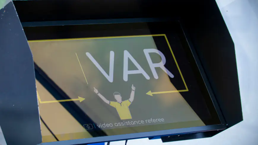 تحديد موعد البدء بـ استخدام تقنية التحكيم بالفيديو (VAR) في الملاعب الأردنية