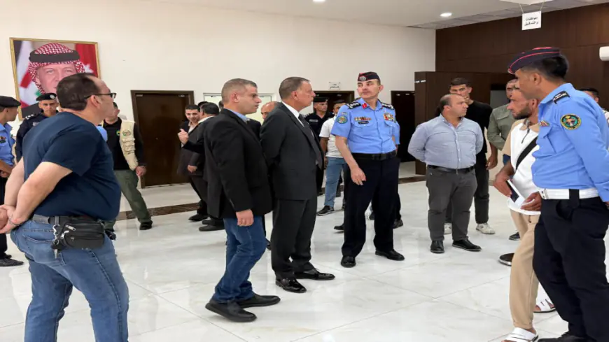 وزير الداخلية يوجه مسؤولي مركز حدود جابر لتقليل فترة مكوث المسافر داخل المركز