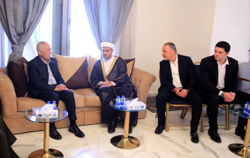 مندوبا عن الملك وولي العهد.. يعزي العيسوي الخماش وجبران