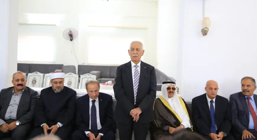 مندوبا عن الملك وولي العهد.. العيسوي يعزي بوفاة الوزير والبرلماني الاسبق عبدالرزاق طبيشات