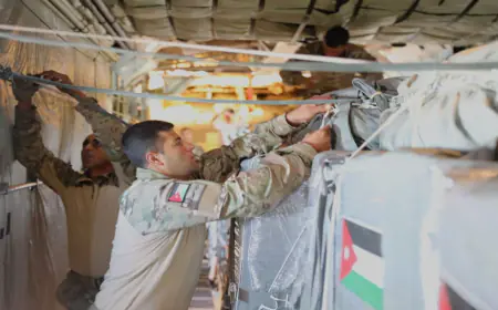 الجيش: 7 إنزالات جوية لإيصال مساعدات إنسانية وغذائية وحليب أطفال إلى قطاع غزة (صور)