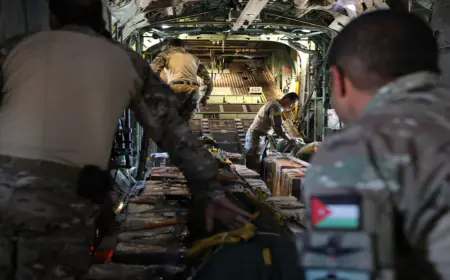 الأردن مستمر بإيصال المساعدات إلى غزة عبر الإنزالات الجوية (صور)