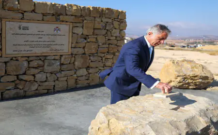 رئيس الوزراء يدشن انطلاق مشروع قرية جرش السياحية البيئية بوضع حجر الأساس