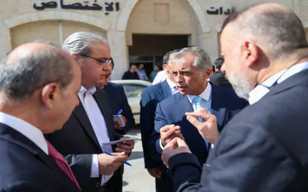 رئيس الوزراء يوجه بإنشاء مبنى جديد للعيادات في مستشفى اليرموك الحكومي