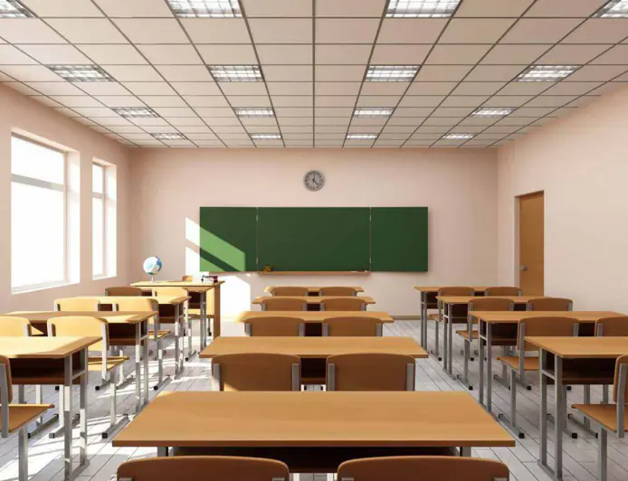 من هم الطلبة المستثنون من رسوم الـ300 دينار في المدارس الحكومية؟