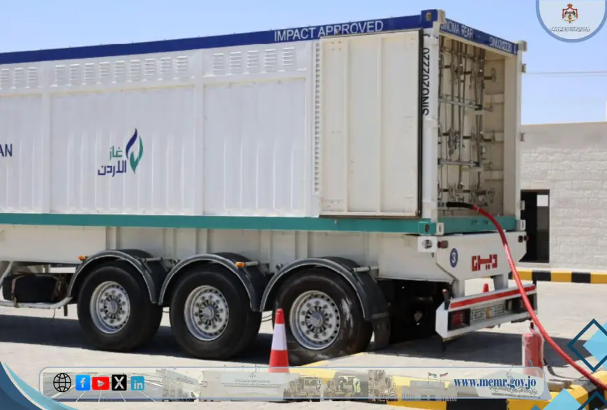 الخرابشة يفتتح أول محطة مستقلة لتعبئة الغاز المضغوط المخصص للحافلات والشاحنات والمركبات من غاز الريشة