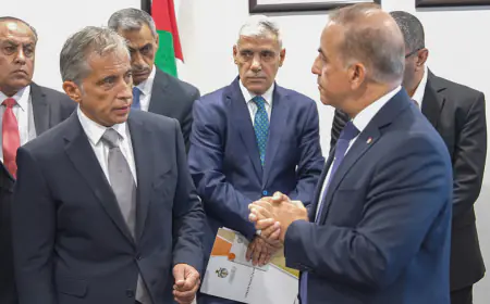 رئيس الوزراء يتفقد دائرة الأحوال المدنية ويؤكد تسريع التحول الرقمي