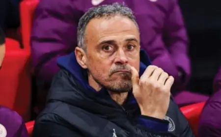 بعد سقوطه من دراجته.. مدرب سان جيرمان يخضع لعملية مستعجلة