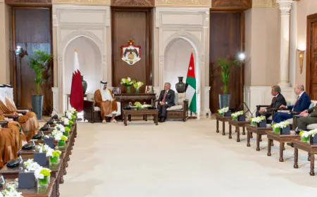 الملك وأمير قطر يبحثان تعزيز العلاقات الثنائية ويدينان التصعيد الإسرائيلي في غزة