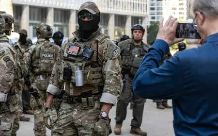 ملثمون في قلب شيكاغو.. حملة فيدرالية تثير الجدل وتقلق المهاجرين (فيديو +صور)