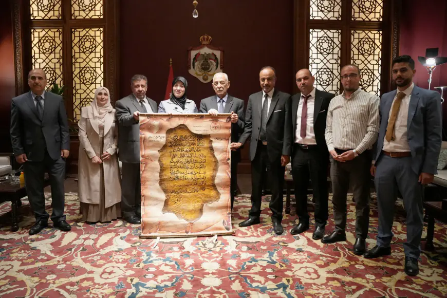 العيسوي يلتقي وفدا تربويا من مديرية التربية والتعليم المزار الشمالي