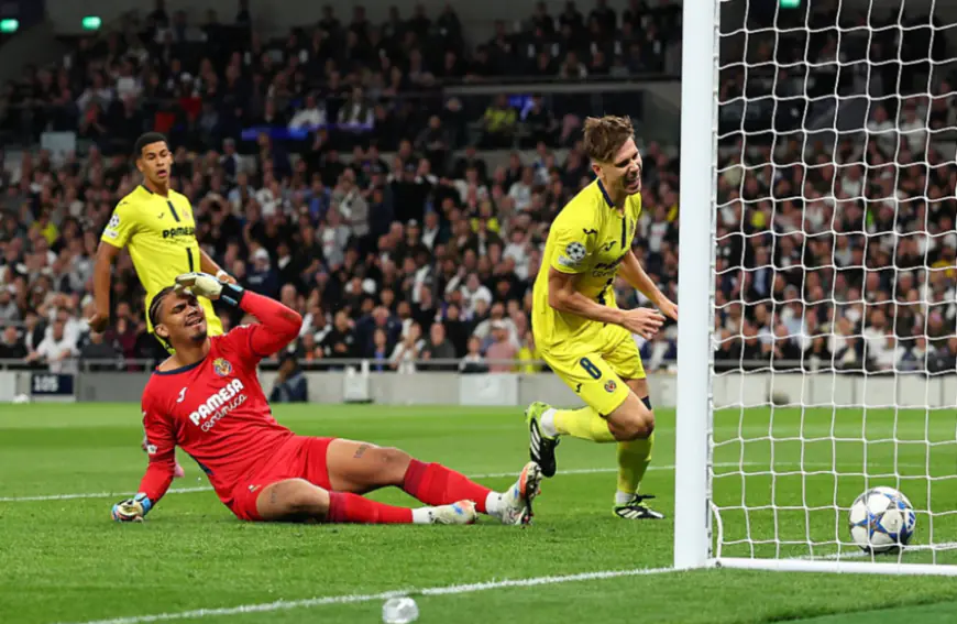 حارس فياريال يسجل في مرمى فريقه أمام توتنهام بطريقة غريبة (فيديو)
