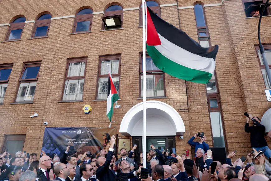 لندن ترفع علم فلسطين بعد اعتراف رسمي من بريطانيا و153 دولة حول العالم