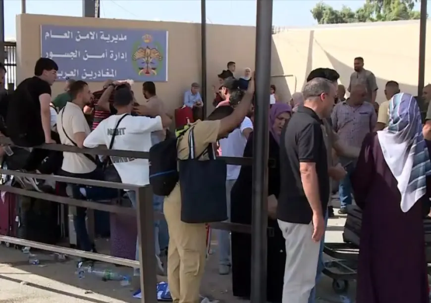 عودة المسافرين من جسر الملك حسين بسبب استمرار الإغلاق من الجانب الآخر