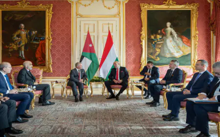 الملك ورئيس هنغاريا يؤكدان أهمية البناء على التعاون بين البلدين في مختلف المجالات