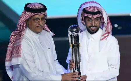 سالم الدوسري يتوج بجائزة أفضل لاعب في آسيا لموسم 2024-2025