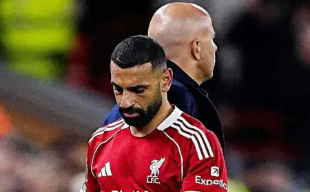 محمد صلاح يحذف صورته بقميص ليفربول
