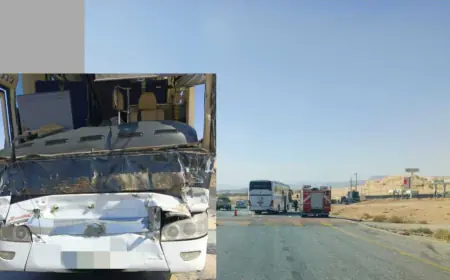 21 إصابة في حادث تصادم بين حافلة وتريلا بالقويرة