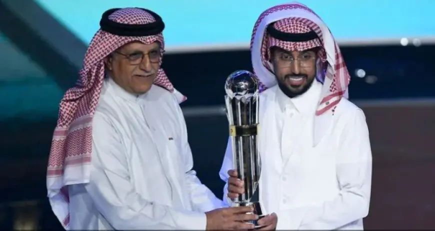 سالم الدوسري يتوج بجائزة أفضل لاعب في آسيا لموسم 2024-2025