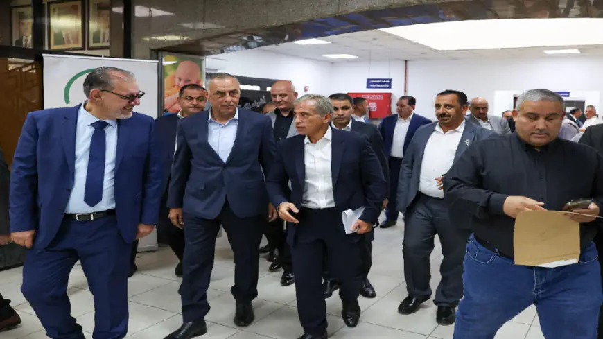 رئيس الوزراء يبدأ جولة تفقدية من مديرية تسجيل أراضي جنوب عمَّان