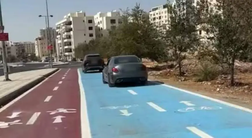 إجراءات صارمة بحق مخالفين قادوا مركباتهم داخل مسارات المشاة في عمان